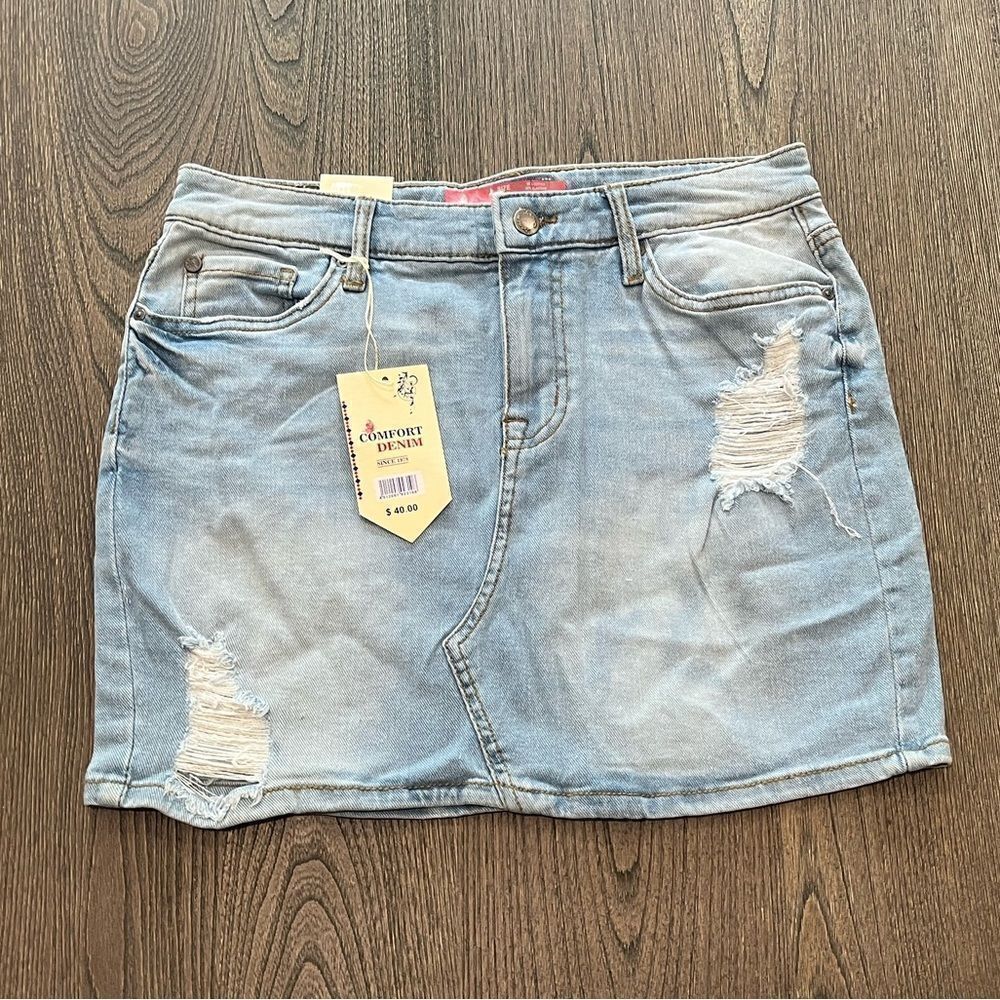 NWT Comfort Denim Mini Skirt Light Wash Distressed Size 9/10